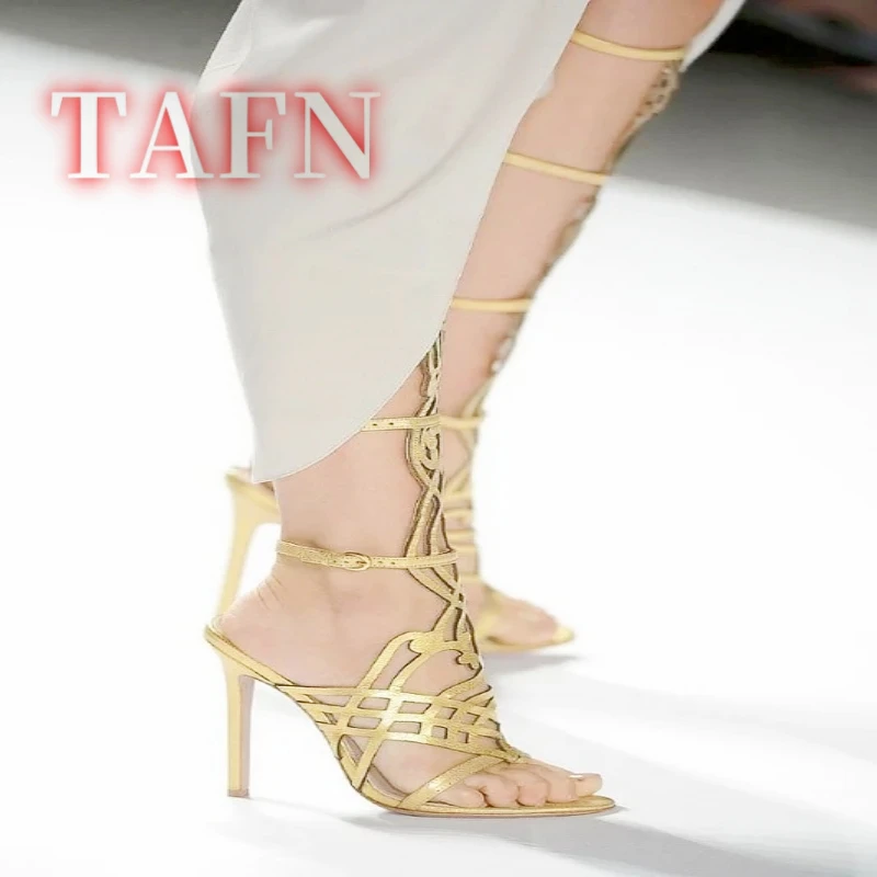 Sexy Hollow Out High Heels Women Sandals Golden Patent Leather Gladiator Sandals Boots Female Night Club Party Dress Shoes 44
Sexy Hollow Out High Heels Women Sandals Golden Patent Leather Gladiator Sandals Boots Female Night Club Party Dress Shoes 44