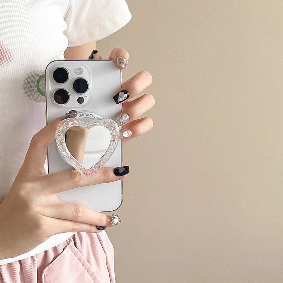 Magnetic Magsafe Phone Holder, Korean Ins-Style Glitter Sequin Heart-Shaped Mirror Sticker, Portable Makeup Mirror, Sequin Stable Stand
Magnetic Magsafe Phone Holder, Korean Ins-Style Glitter Sequin Heart-Shaped Mirror Sticker, Portable Makeup Mirror, Sequin Stable Stand