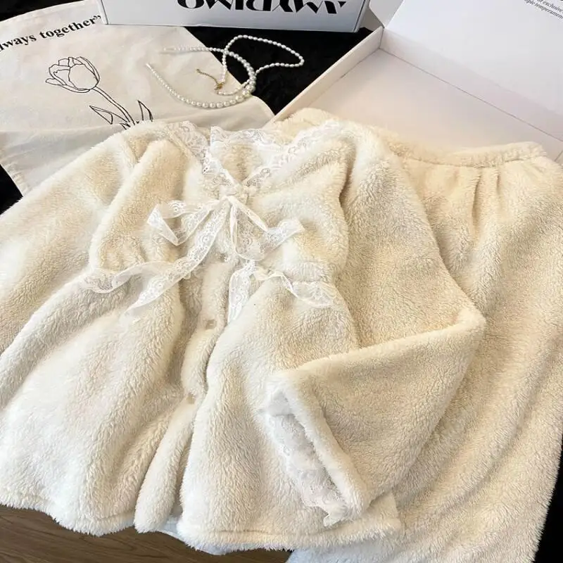 Girl Winter Homewear Lace Plush Cardigan with Thickened Velvet for Home Wear Women's Pajama Set Autumn Design Sense Pants Sets
Girl Winter Homewear Lace Plush Cardigan with Thickened Velvet for Home Wear Women's Pajama Set Autumn Design Sense Pants Sets