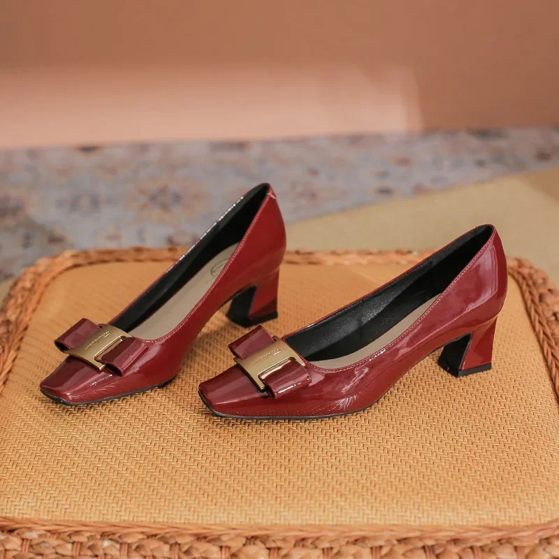 HOT Plus Size 40 HOT Women Shoes Square Toe 5cm Pumps Patent Leather Dress Butterfly Knot Boat Shoe Wedding Shoes Zapatos Mujerd
HOT Plus Size 40 HOT Women Shoes Square Toe 5cm Pumps Patent Leather Dress Butterfly Knot Boat Shoe Wedding Shoes Zapatos Mujerd