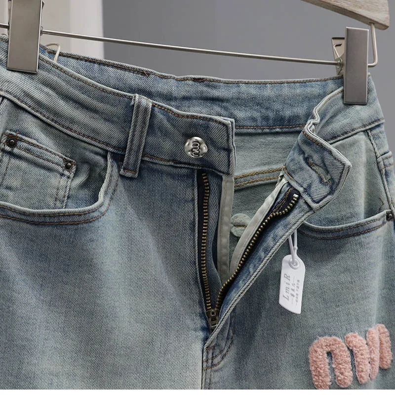 High Waist Embroidered Loose Fit Straight Leg Jeans Light Blue Spring New Sle Women's Faionable Slimming Casual Denim Pants
High Waist Embroidered Loose Fit Straight Leg Jeans Light Blue Spring New Sle Women's Faionable Slimming Casual Denim Pants