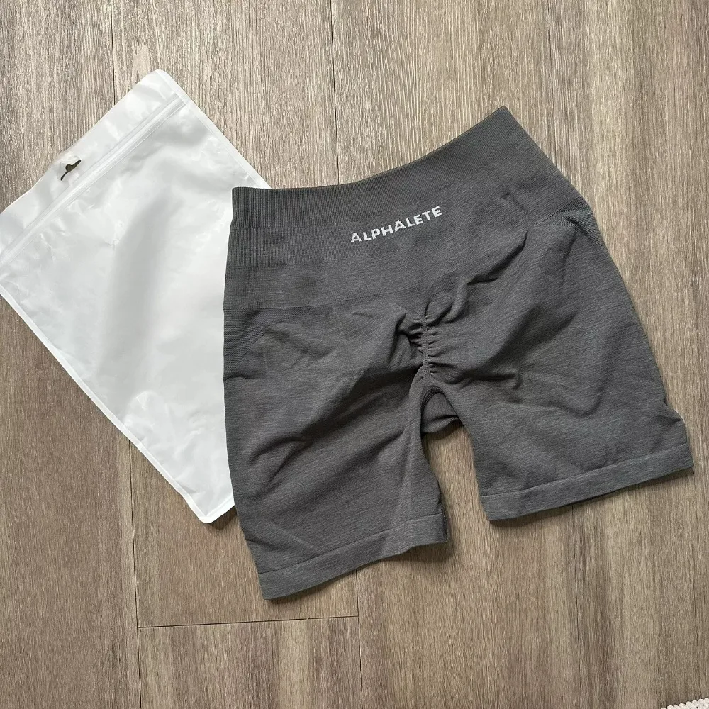 Alphalete AMPLIFY SHORT 4,5" Short Sans Couture Yoga Shorts Seamless Scrunch Bum Workout Gym Shorts Booty Hight Stretch Shorts
Alphalete AMPLIFY SHORT 4,5" Short Sans Couture Yoga Shorts Seamless Scrunch Bum Workout Gym Shorts Booty Hight Stretch Shorts