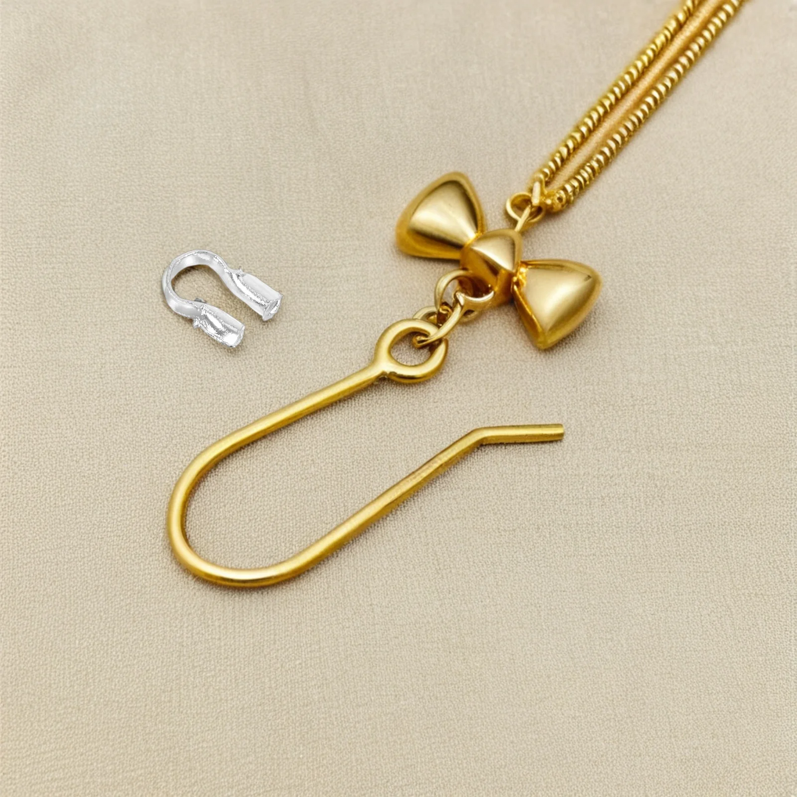 400Pcs Wire Guard Set U-Shape Jewelry Making Components Efficient Finishing for Handcrafted Pieces Wire Guards
400Pcs Wire Guard Set U-Shape Jewelry Making Components Efficient Finishing for Handcrafted Pieces Wire Guards