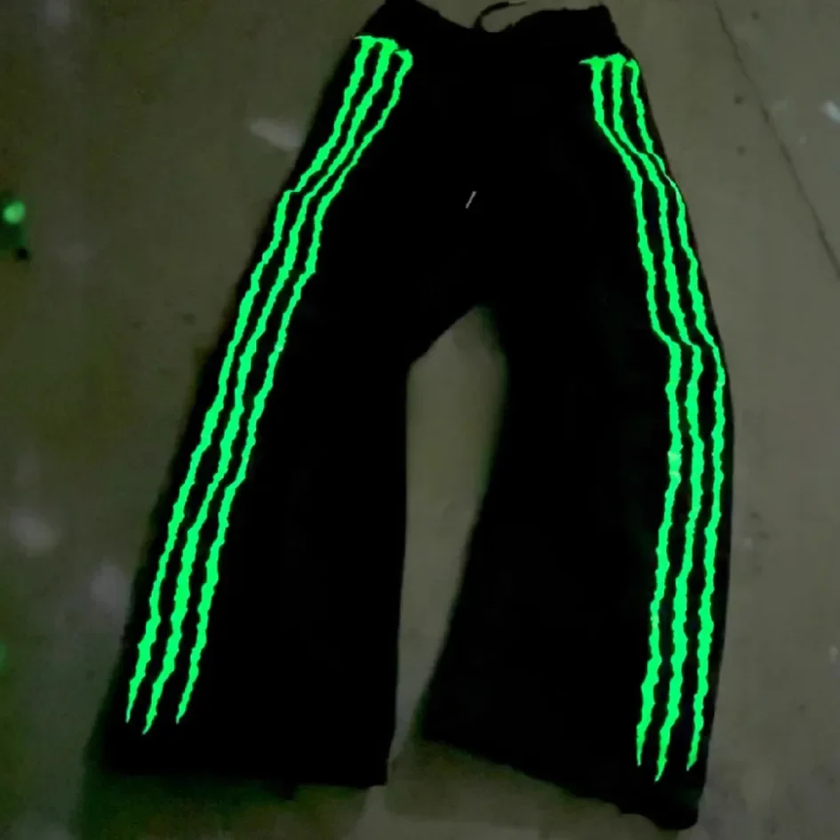 2025 European American Paw Shape Hip Hop Street Rap Fluorescent Fun Casual Loose Pants
2025 European American Paw Shape Hip Hop Street Rap Fluorescent Fun Casual Loose Pants