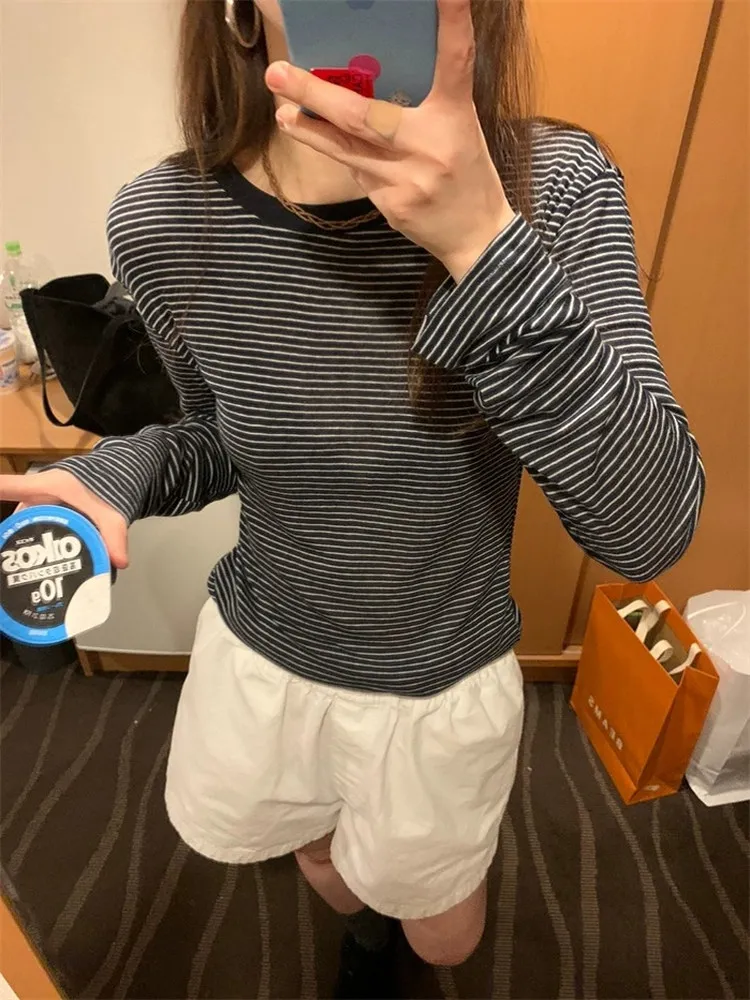 Universal Stripe Long Sve round Ne T-irt Women's Slim Fit Inner Wear Ci Walk Commute Travel Casual Versatile Tee
Universal Stripe Long Sve round Ne T-irt Women's Slim Fit Inner Wear Ci Walk Commute Travel Casual Versatile Tee
