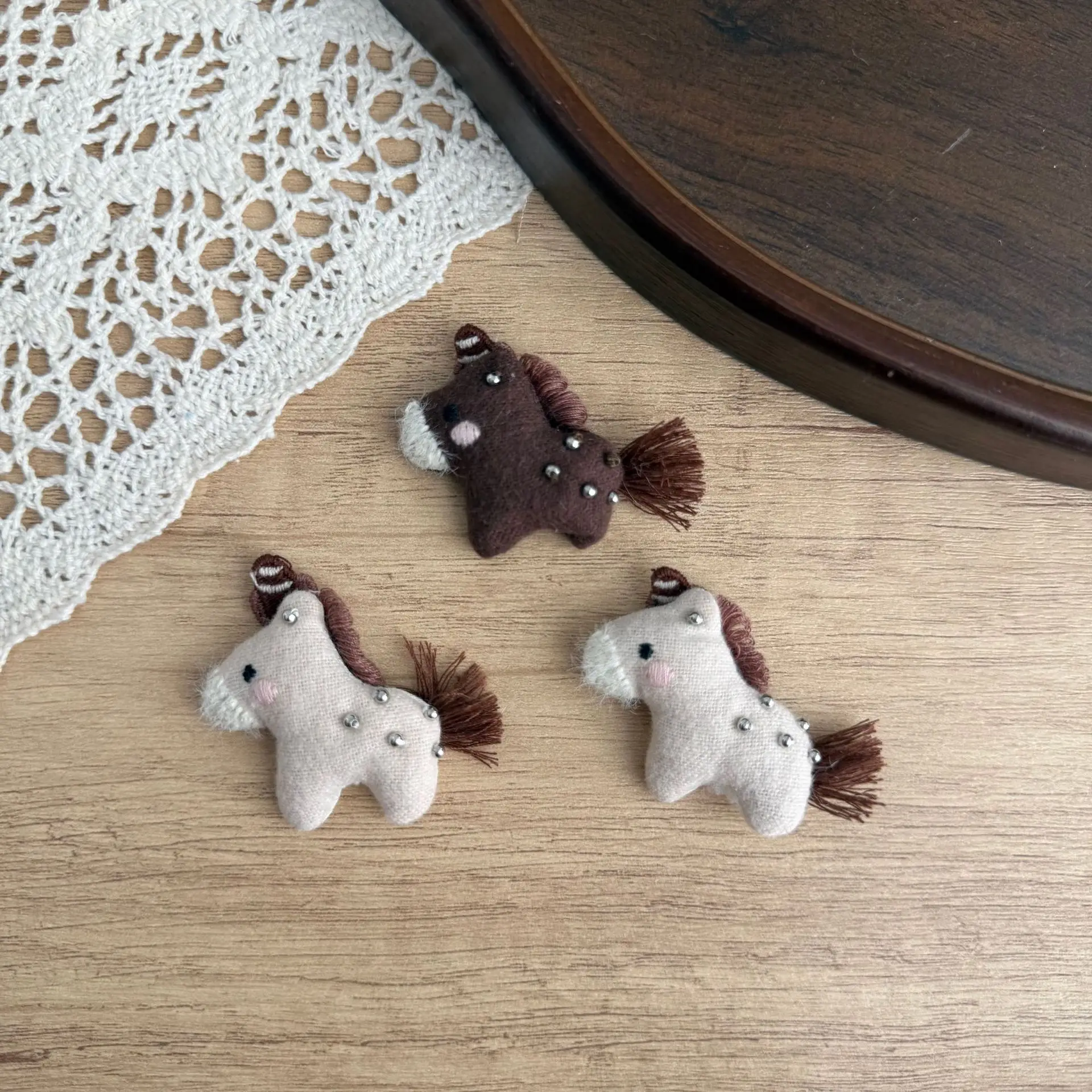 Handmade Fabric Unicorn Pony Hair Clip Brooch Autumn Cream Beige Korean Style Versatile Embellishment
Handmade Fabric Unicorn Pony Hair Clip Brooch Autumn Cream Beige Korean Style Versatile Embellishment