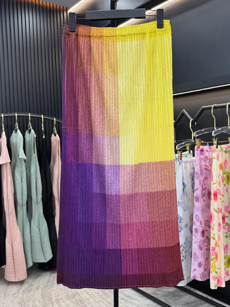 Miyake Colour-Block Printed Skirt for Women Summer Lightweight Straight-Cut Flattering and Versatile Pleated Skirt
Miyake Colour-Block Printed Skirt for Women Summer Lightweight Straight-Cut Flattering and Versatile Pleated Skirt