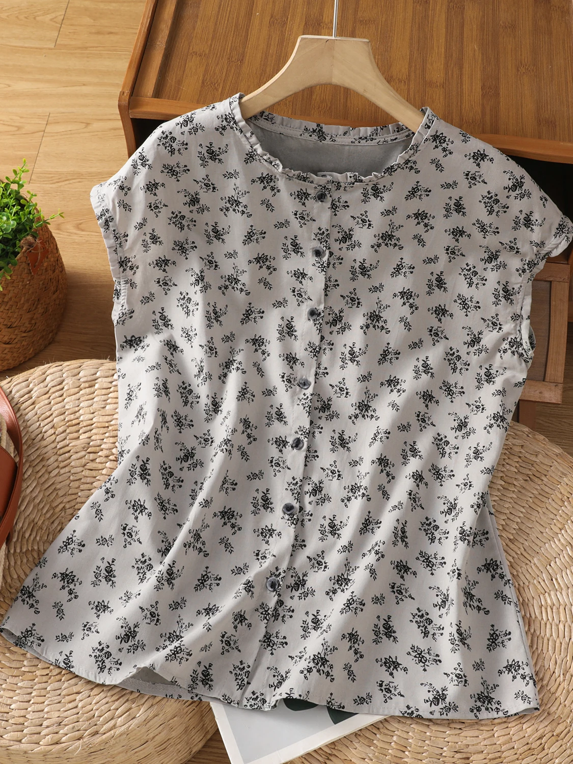2025 New Women's Cotton Linen Svel irt Vintage Summer High Quali Cotton Linen Vest Floral Embellied Collar Top
2025 New Women's Cotton Linen Svel irt Vintage Summer High Quali Cotton Linen Vest Floral Embellied Collar Top