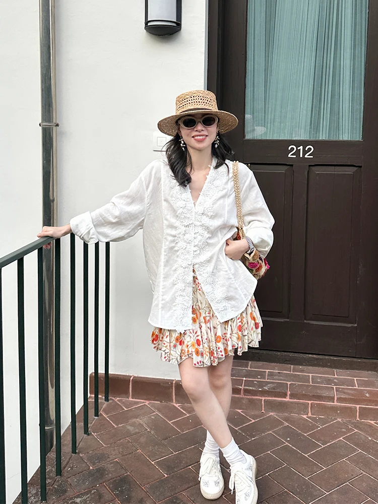Gold Lace Splicing V-Neck Shirt Women's Summer Korean Style Tapered Linen Top Fashionable Long Sleeve Button up Casual Wear
Gold Lace Splicing V-Neck Shirt Women's Summer Korean Style Tapered Linen Top Fashionable Long Sleeve Button up Casual Wear