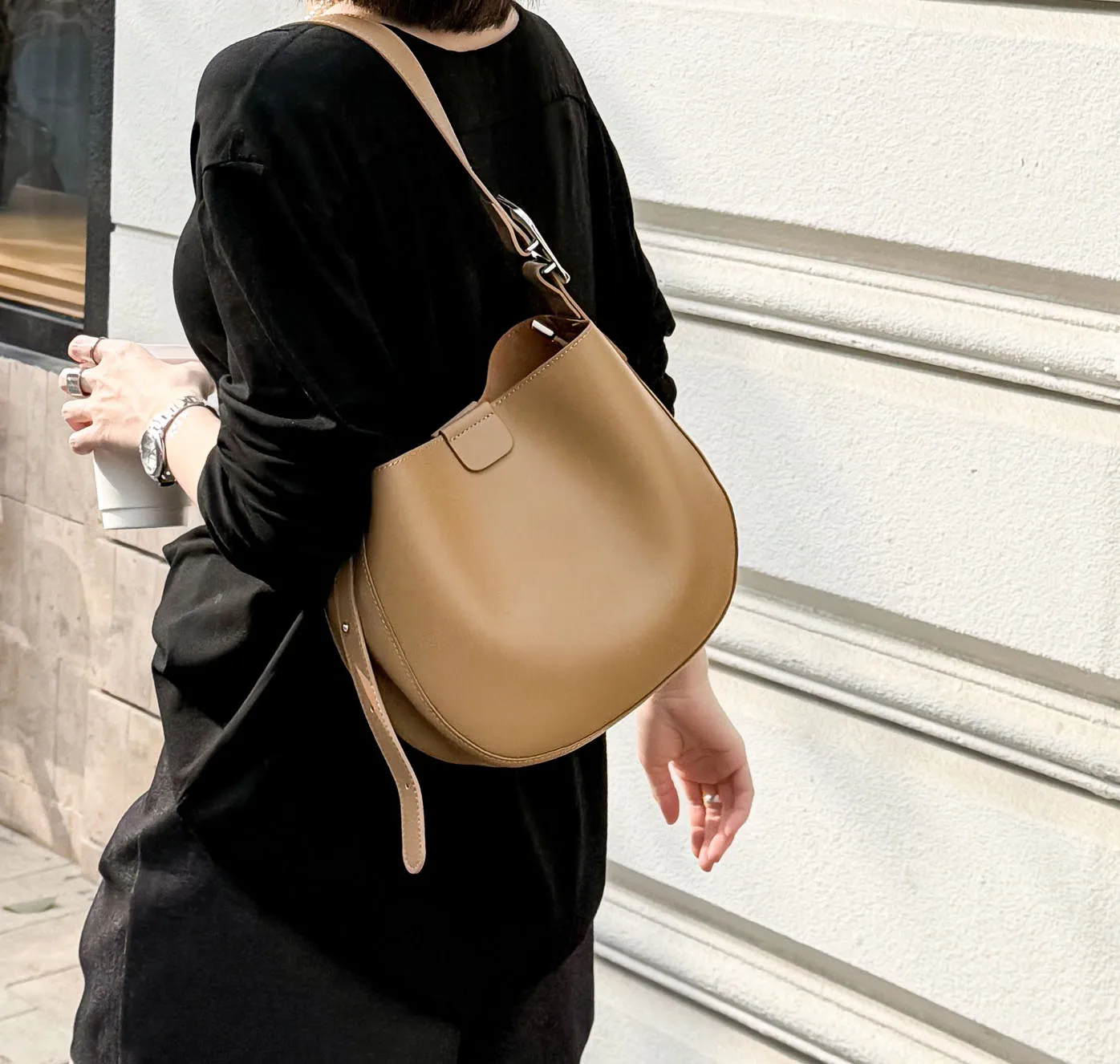 casual hobo shoulder bag Large capacity Commuting bag women luxury handbag genuine leather shopping slant bag vintage bucket bag
casual hobo shoulder bag Large capacity Commuting bag women luxury handbag genuine leather shopping slant bag vintage bucket bag