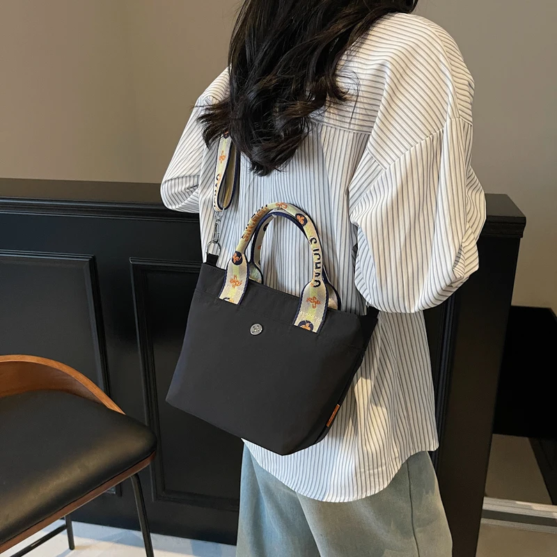 Elegant High-End Solid Color Messenger Bag For Women Minimalist Leather Crossbody Purse Vintage Design
Elegant High-End Solid Color Messenger Bag For Women Minimalist Leather Crossbody Purse Vintage Design