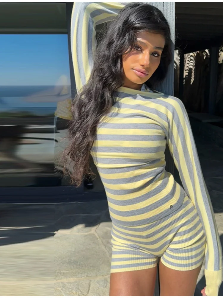 Women's Elegant Striped O Neck Crop Top Trendy Long Sleeve Slim Fit Bodycon Casual T Shirt 2026 Lady Spring Daily Commute Wear
Women's Elegant Striped O Neck Crop Top Trendy Long Sleeve Slim Fit Bodycon Casual T Shirt 2026 Lady Spring Daily Commute Wear