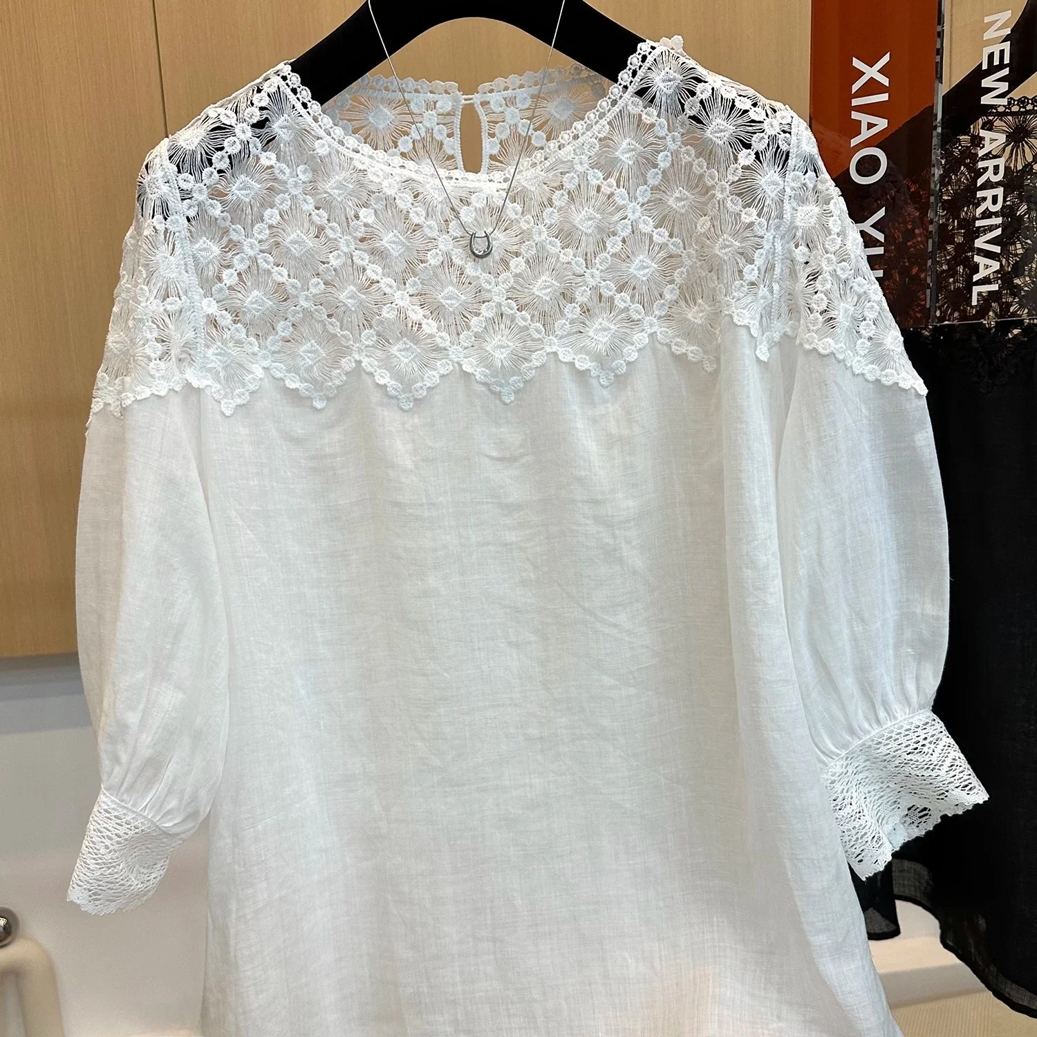 Elegant Hollow out Embroidery Splice Seven Quarter Sleeve Shirt Women's Summer Fashion Thin Stylish Top Casual Style Cotton P...
Elegant Hollow out Embroidery Splice Seven Quarter Sleeve Shirt Women's Summer Fashion Thin Stylish Top Casual Style Cotton P...