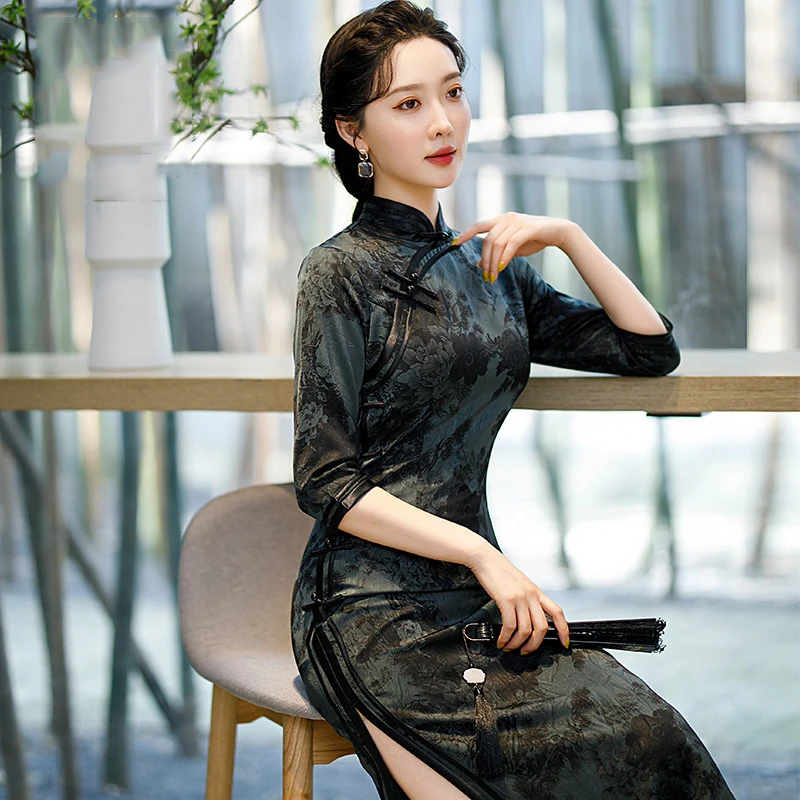2022 Autumn and Winter Catwalk Stand Collar Gray Cheongsam Elegant Wedding Party Slit Dress Chinese Traditional Qipao for Women
2022 Autumn and Winter Catwalk Stand Collar Gray Cheongsam Elegant Wedding Party Slit Dress Chinese Traditional Qipao for Women