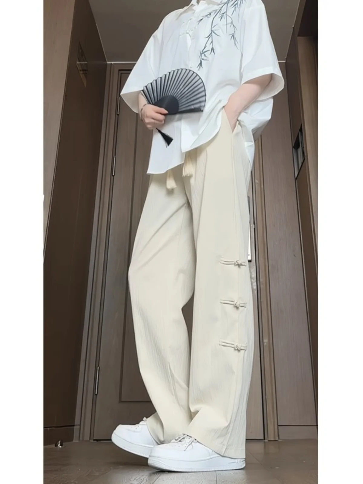 Новые китайские повседневные брюки свободного кроя для мужчин, летние, с высокой талией, прямые, модные, широкие, длинные штаны
Новые китайские повседневные брюки свободного кроя для мужчин, летние, с высокой талией, прямые, модные, широкие, длинные штаны