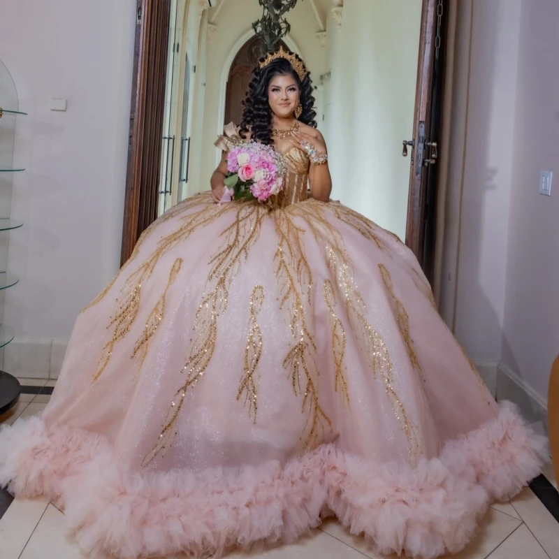 Light Pink Shiny Ball Gown Quinceanera Dresses Lace Beading Crystal Bow Tiered Tull Corset Off The Shoulder Sweet 16 Dress vesti
Light Pink Shiny Ball Gown Quinceanera Dresses Lace Beading Crystal Bow Tiered Tull Corset Off The Shoulder Sweet 16 Dress vesti