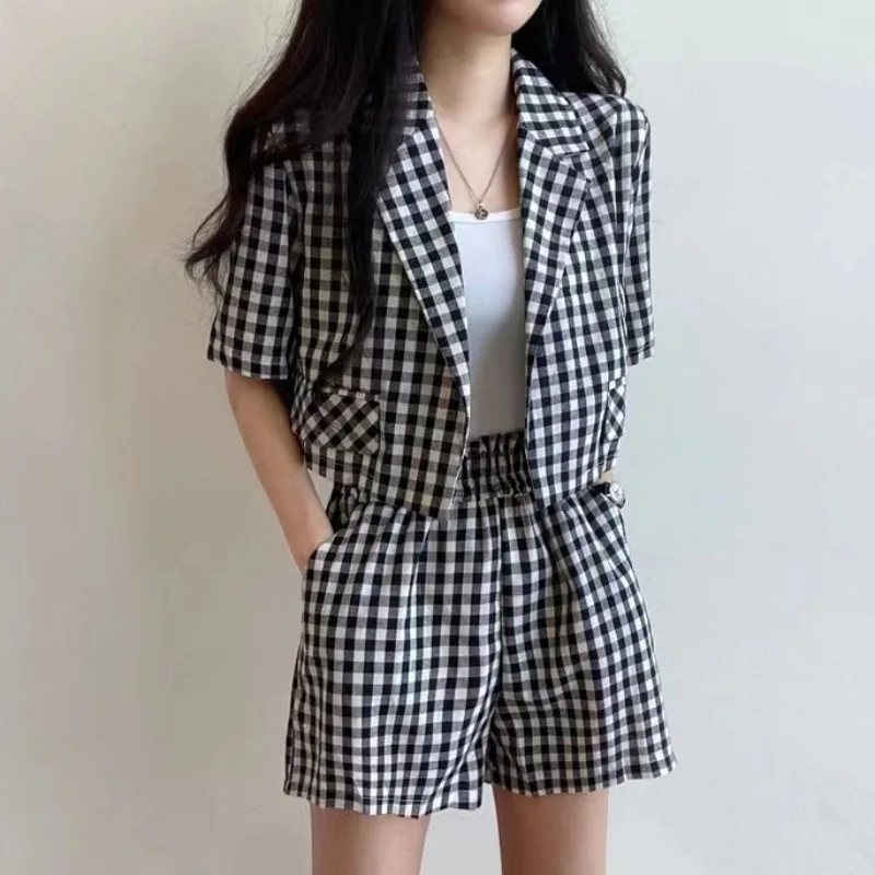 2024 Summer Women Retro Suits Short-sleeved Plaid Suit Jacket Female High Waist Wide-leg Shorts Ladies Two-piece Sets Z176
2024 Summer Women Retro Suits Short-sleeved Plaid Suit Jacket Female High Waist Wide-leg Shorts Ladies Two-piece Sets Z176