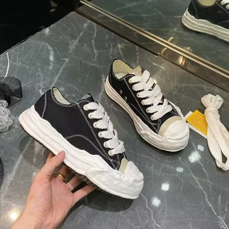 Laughing At The Mouth, Men With Thick Soles, Women With Increased Height, Frayed Edges, Deformed And Dissolved Canvas Shoes
Laughing At The Mouth, Men With Thick Soles, Women With Increased Height, Frayed Edges, Deformed And Dissolved Canvas Shoes