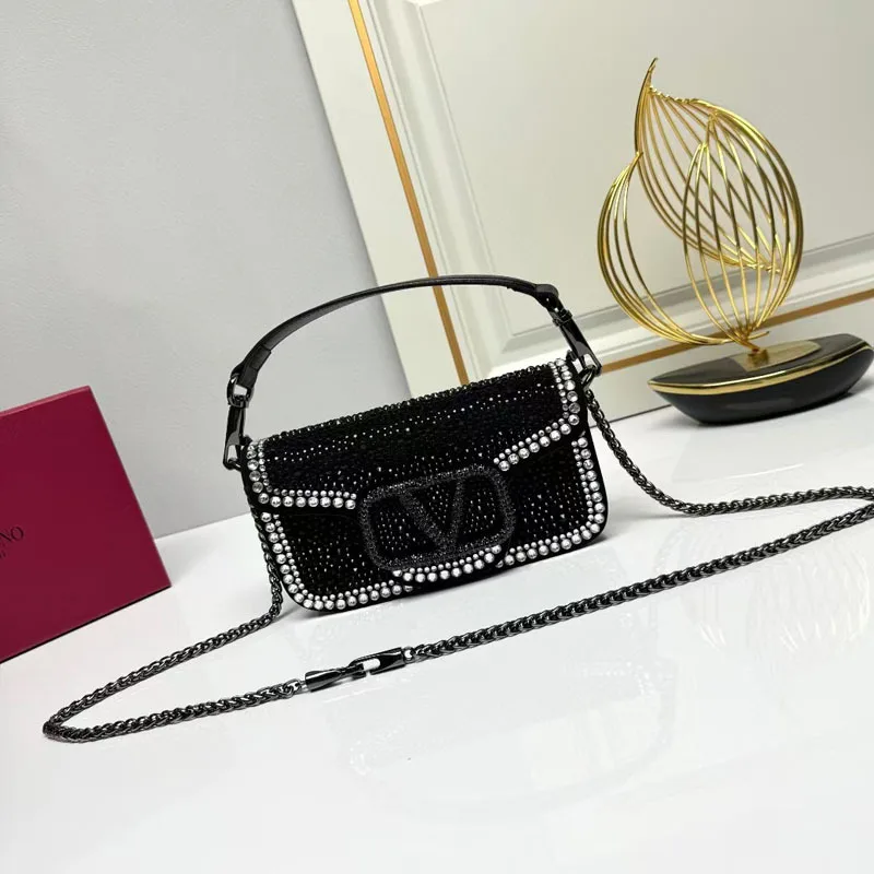 Minimalist Commute Bag, Clean Square Form, Top Handle & Adjustable Strap, Premium Textured Feel, Everyday Essential, New 2026
Minimalist Commute Bag, Clean Square Form, Top Handle & Adjustable Strap, Premium Textured Feel, Everyday Essential, New 2026