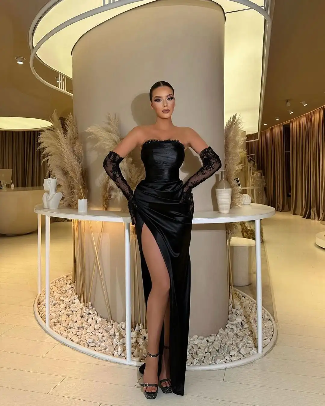 Customized Sparkly Satin Straight Detachable Sleeve Lace Evening Dresses Strapless Sweep Train Black Bespoke Occasion Gowns
Customized Sparkly Satin Straight Detachable Sleeve Lace Evening Dresses Strapless Sweep Train Black Bespoke Occasion Gowns