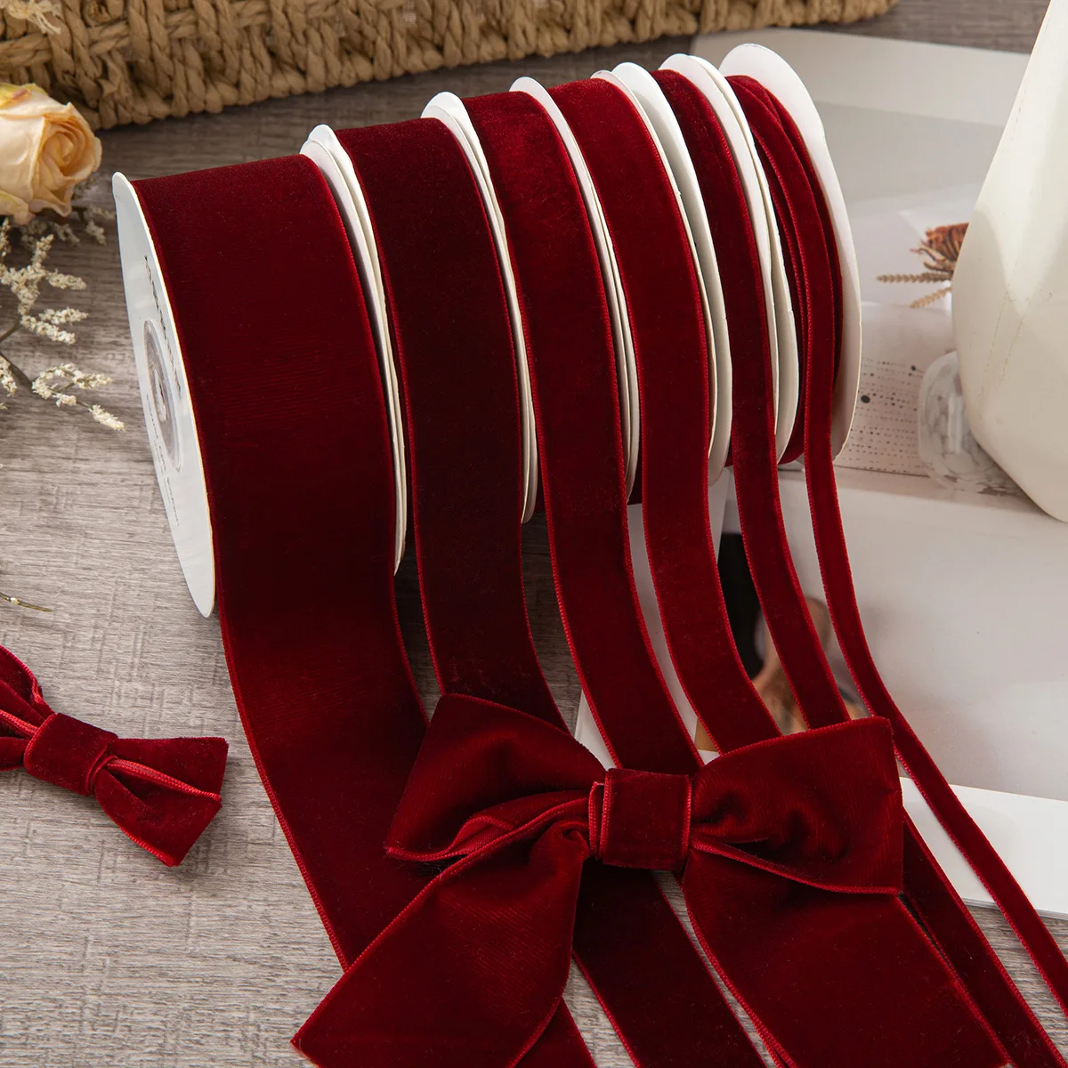 Wine Red Single-sided Flocked Leather Velvet Ribbon DIY Handmade Bow Flower Bouquet Gift Packaging Christmas Series High quality
Wine Red Single-sided Flocked Leather Velvet Ribbon DIY Handmade Bow Flower Bouquet Gift Packaging Christmas Series High quality