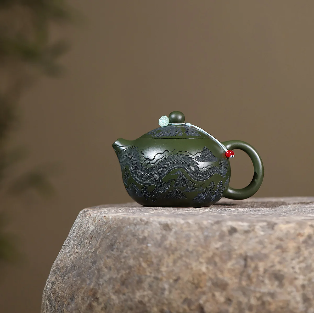 Handmade Yixing Purple Clay Pot Famous Ore Green Mud Pattern Xi Shi Large Capacity Teapot Boutique Card Cover 300C
Handmade Yixing Purple Clay Pot Famous Ore Green Mud Pattern Xi Shi Large Capacity Teapot Boutique Card Cover 300C