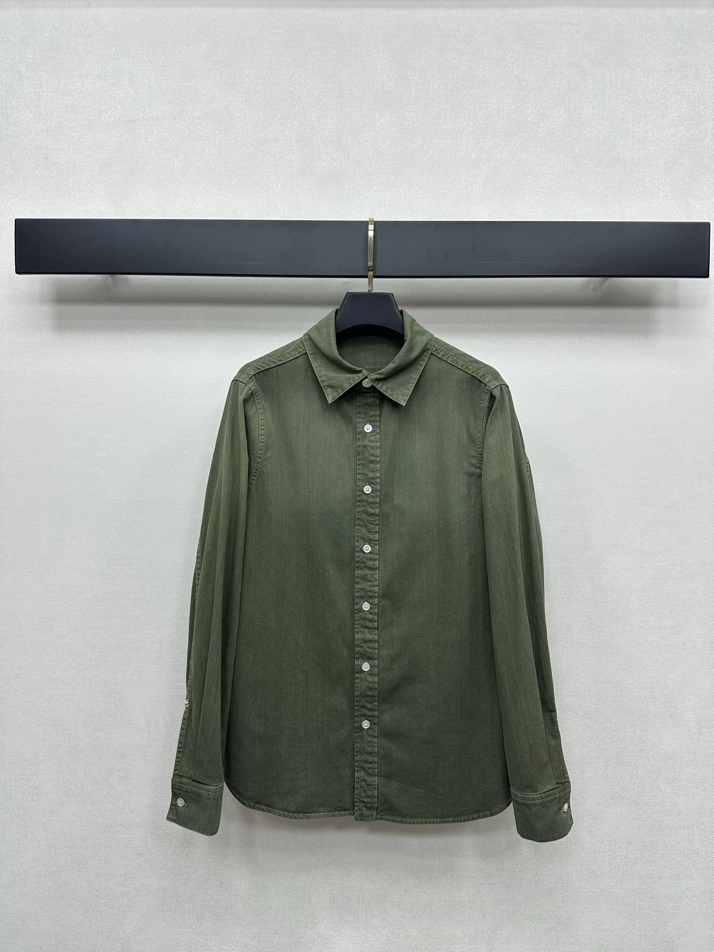Retro Green Denim Shirt Women's Loose Fit Slimming Back Logo Embellished Casual Shirt Summer 2026 Long Sleeve Cotton Pure Color
Retro Green Denim Shirt Women's Loose Fit Slimming Back Logo Embellished Casual Shirt Summer 2026 Long Sleeve Cotton Pure Color