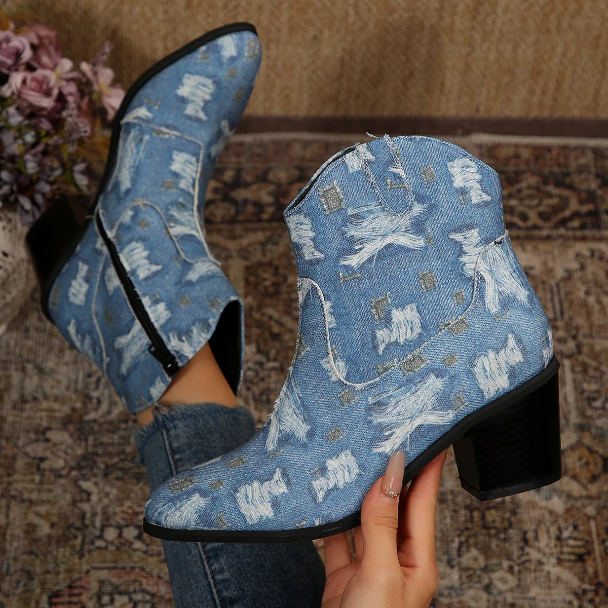 New fashionable and trendy denim high-heeled short-top thin retro style pointed cowboy boots
New fashionable and trendy denim high-heeled short-top thin retro style pointed cowboy boots