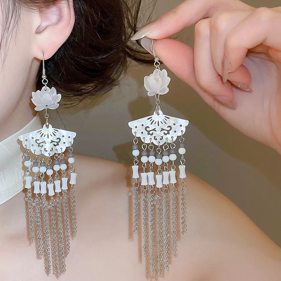New Chinese Style Resin Lotus Fan Drop Earrings for Women Girls Retro Beaded Chain Tassel Earrings Elegant Jewelry Party Wedding
New Chinese Style Resin Lotus Fan Drop Earrings for Women Girls Retro Beaded Chain Tassel Earrings Elegant Jewelry Party Wedding