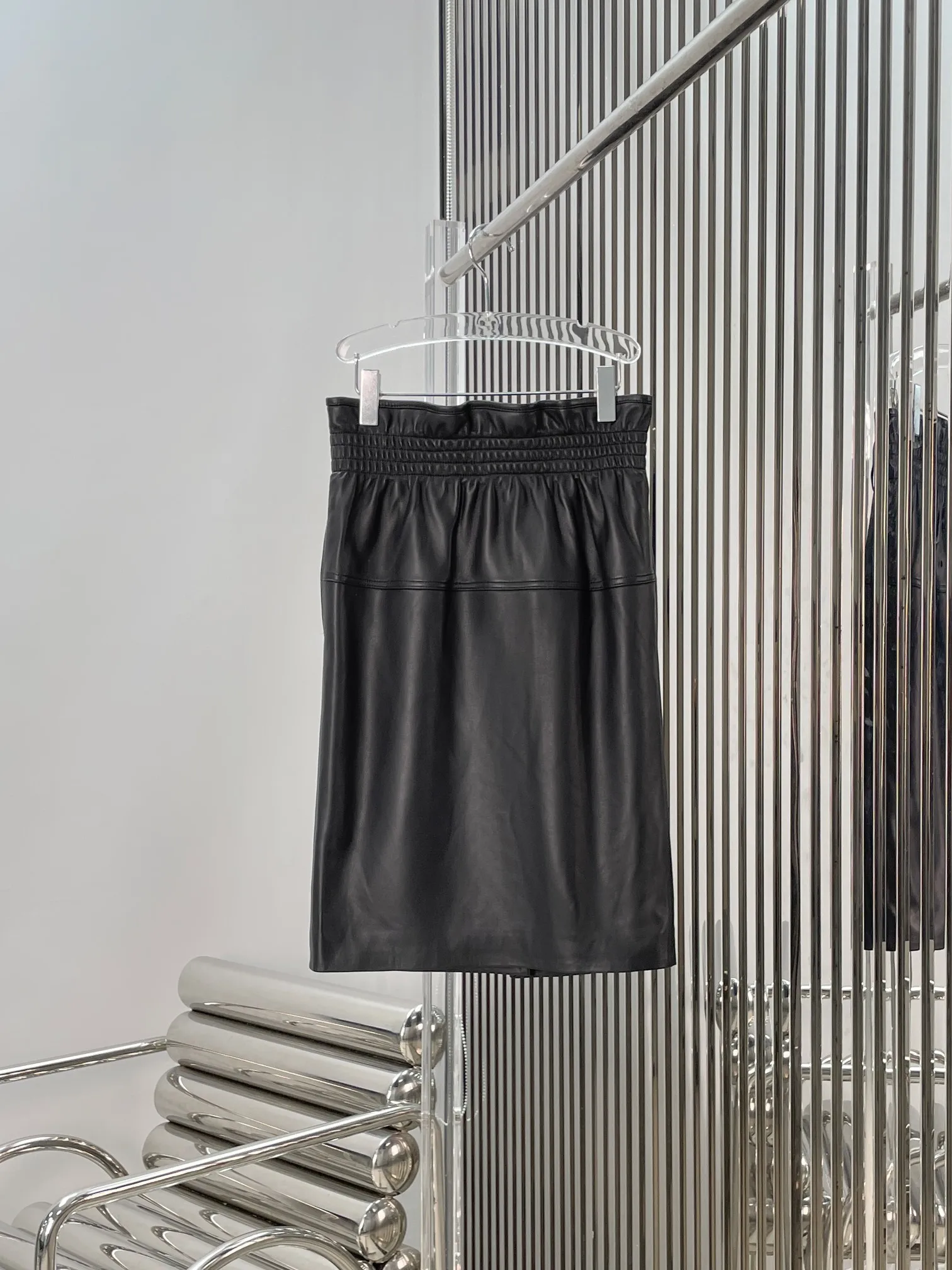 Black Sheep Leather Half Skirt with Pleats Elastic Waist Midi Length Slit Women's Commute Style Loose Fit Summer Season
Black Sheep Leather Half Skirt with Pleats Elastic Waist Midi Length Slit Women's Commute Style Loose Fit Summer Season