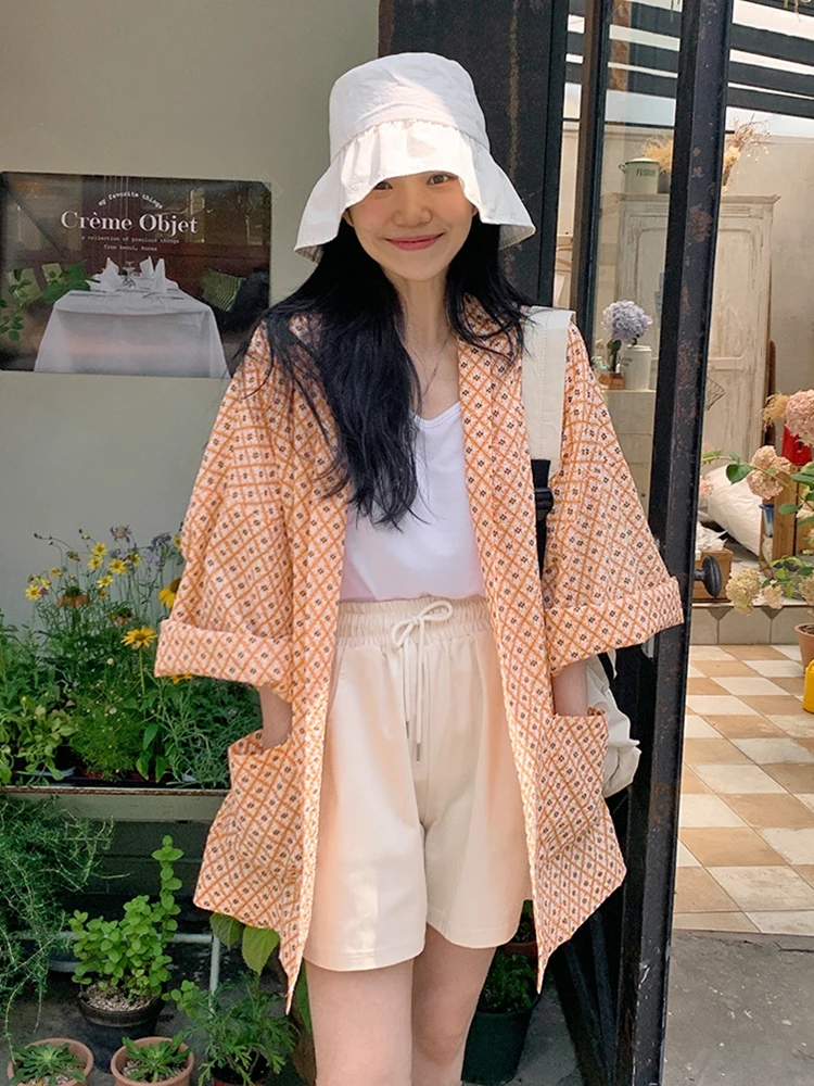 Chic Summer Lazy Sle V-Ne Print Design Belted Waist Long Sve Sun Protection irt Women's Loose Fit Commute Faion
Chic Summer Lazy Sle V-Ne Print Design Belted Waist Long Sve Sun Protection irt Women's Loose Fit Commute Faion