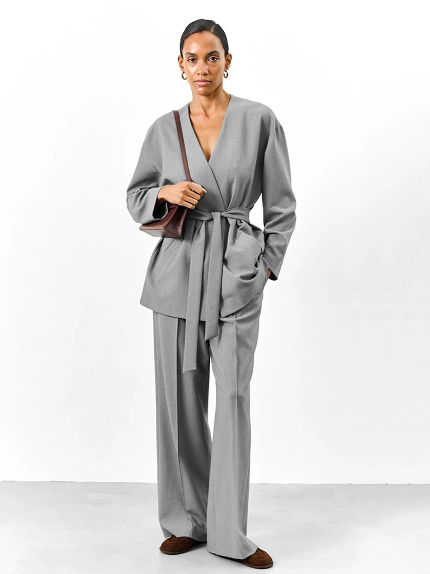 Marthaqiqi Gray Winter Ladies Pajamas Set V-Neck Sleepwear Long Sleeve Robe Lace Up Nightgowns Pants Casual Female Home Clothes
Marthaqiqi Gray Winter Ladies Pajamas Set V-Neck Sleepwear Long Sleeve Robe Lace Up Nightgowns Pants Casual Female Home Clothes