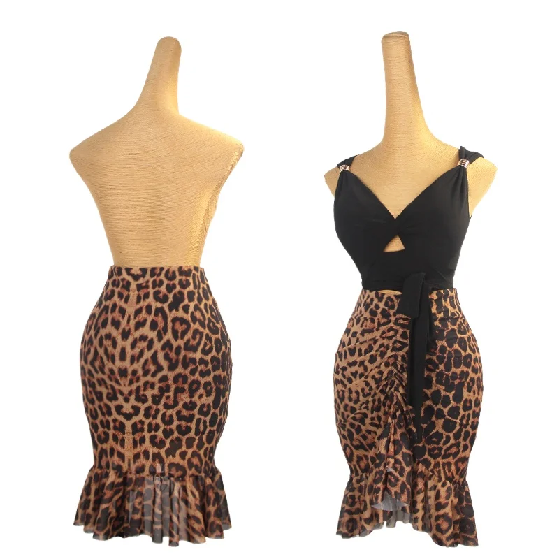 Latin dance practice outfit for women sexy leopard print short skirt for girls tango chacha samba professional training clothing
Latin dance practice outfit for women sexy leopard print short skirt for girls tango chacha samba professional training clothing