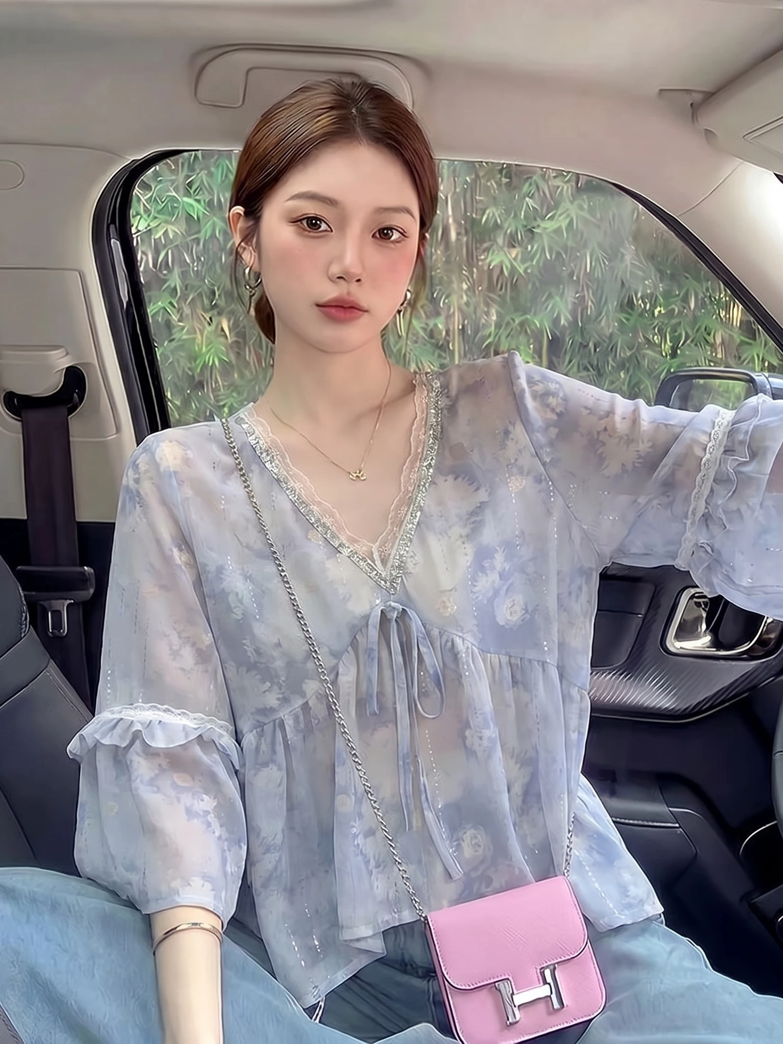 Light Blue Ombre V-Neck Chiffon Shirt Women's Stylish Summer New plus Size Beautiful Top Korean Style Loose Fit Commute Wind
Light Blue Ombre V-Neck Chiffon Shirt Women's Stylish Summer New plus Size Beautiful Top Korean Style Loose Fit Commute Wind