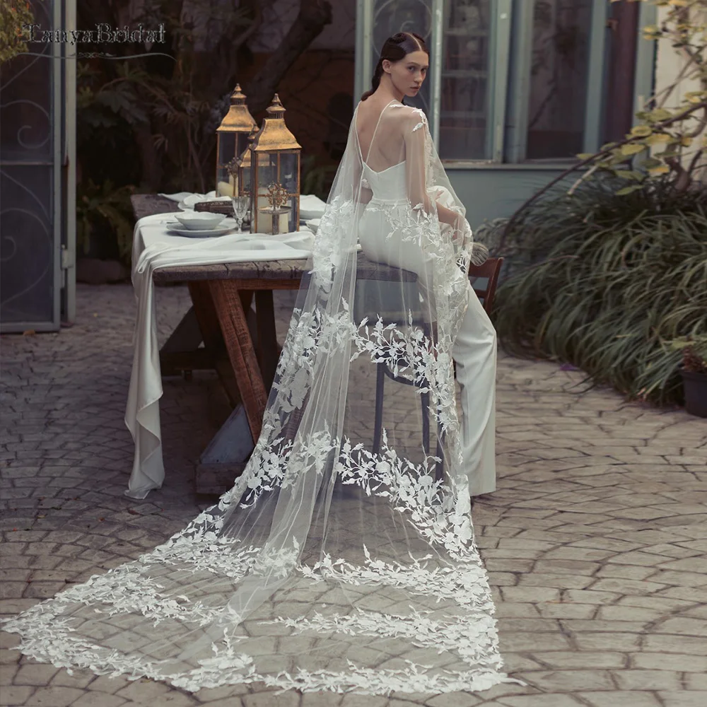 Свадебная накидка из прозрачного тюля, короткая передняя длинная задняя часть, элегантная свадебная накидка с роскошными кружевными аппликациями Chic DJ243
Свадебная накидка из прозрачного тюля, короткая передняя длинная задняя часть, элегантная свадебная накидка с роскошными кружевными аппликациями Chic DJ243