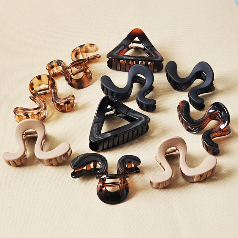 Простая заколка-краб для волос неправильной формы, женская, премиум-класса, новинка 2025 года, элегантная заколка для волос на затылок, аксессуар для волос
Простая заколка-краб для волос неправильной формы, женская, премиум-класса, новинка 2025 года, элегантная заколка для волос на затылок, аксессуар для волос