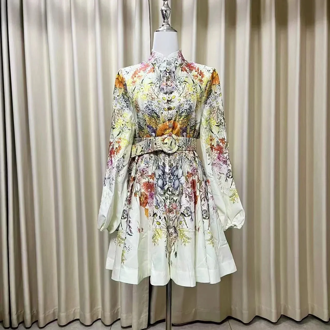 。Early Autumn Long Sleeve Positioned Printed Single Row Button Flower Button Dress Linen Short Skirt Women Temperament Vacation
。Early Autumn Long Sleeve Positioned Printed Single Row Button Flower Button Dress Linen Short Skirt Women Temperament Vacation