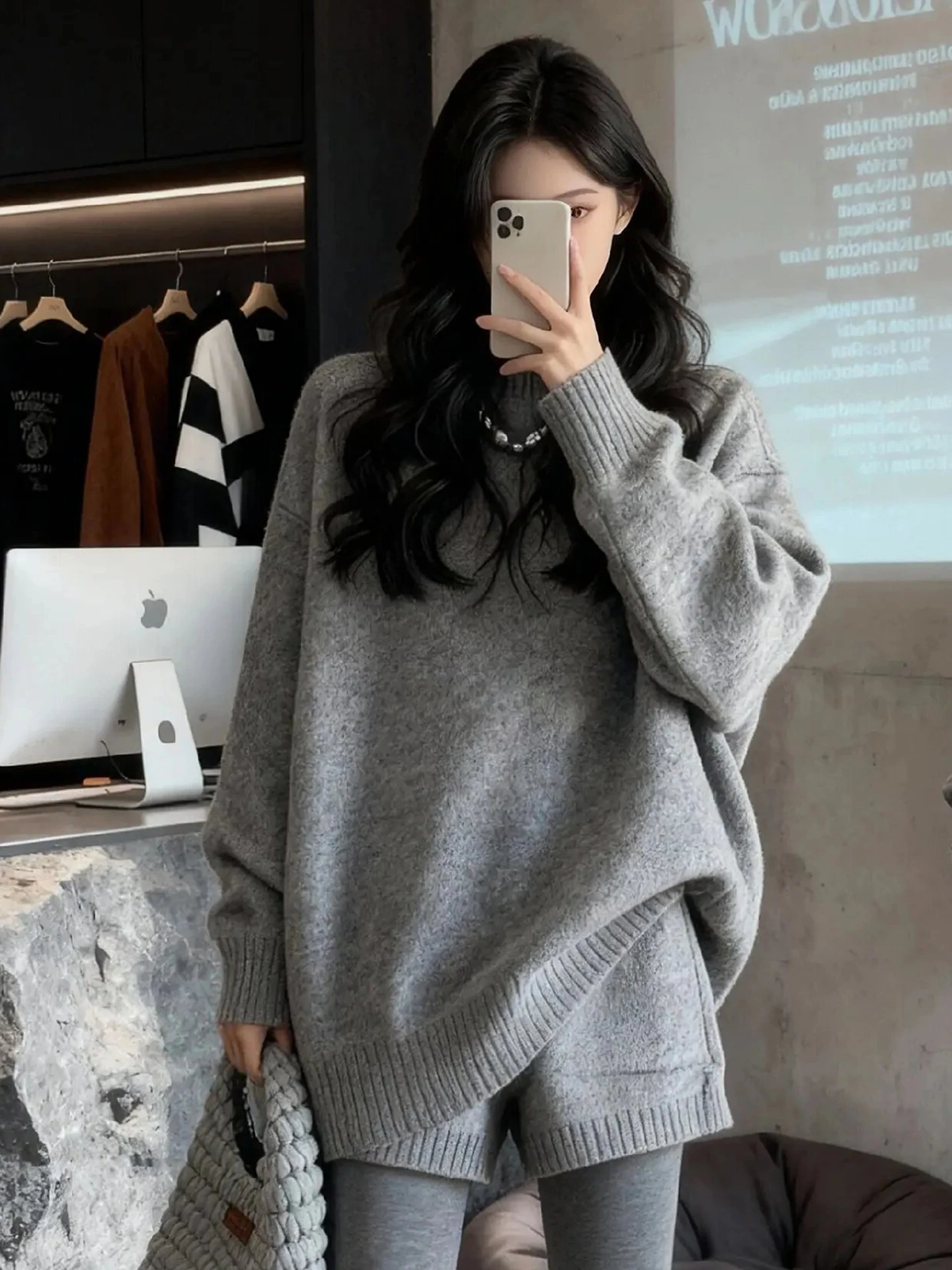 Вязаный свитер и шорты: комплект из двух предметов для женщин, свободный крой, для повседневной носки, осень-зима, модный, большие размеры, с эффектом похудения
Вязаный свитер и шорты: комплект из двух предметов для женщин, свободный крой, для повседневной носки, осень-зима, модный, большие размеры, с эффектом похудения