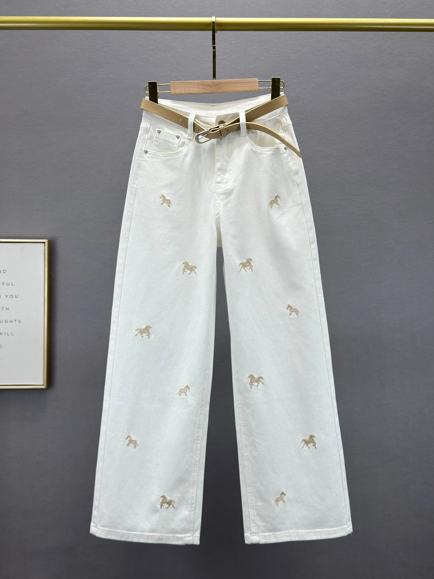 Retro Embroidered High Waist Wide Leg Jeans Women's Fashion Spring New Loose Slimming Cotton Stretch Denim Soft Comfortable
Retro Embroidered High Waist Wide Leg Jeans Women's Fashion Spring New Loose Slimming Cotton Stretch Denim Soft Comfortable