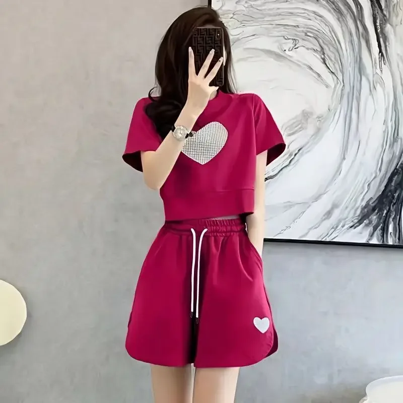 2025 New Summer Fashionable and Fashionable Round Neck Love Print Blast Street Age Reducing Temperament Casual Sports Shorts Set
2025 New Summer Fashionable and Fashionable Round Neck Love Print Blast Street Age Reducing Temperament Casual Sports Shorts Set