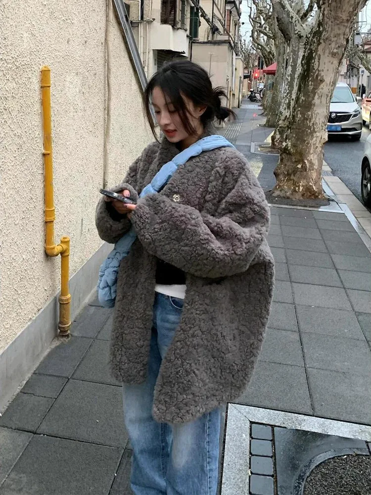 Куртка из овечьей шерсти, зимнее пальто, женское пальто с длинными рукавами для езды на велосипеде, необычные танцевальные хип-хоп, защита от ветра, консервативный стиль с несколькими карманами, укороченный стиль бойфренда
Куртка из овечьей шерсти, зимнее пальто, женское пальто с длинными рукавами для езды на велосипеде, необычные танцевальные хип-хоп, защита от ветра, консервативный стиль с несколькими карманами, укороченный стиль бойфренда