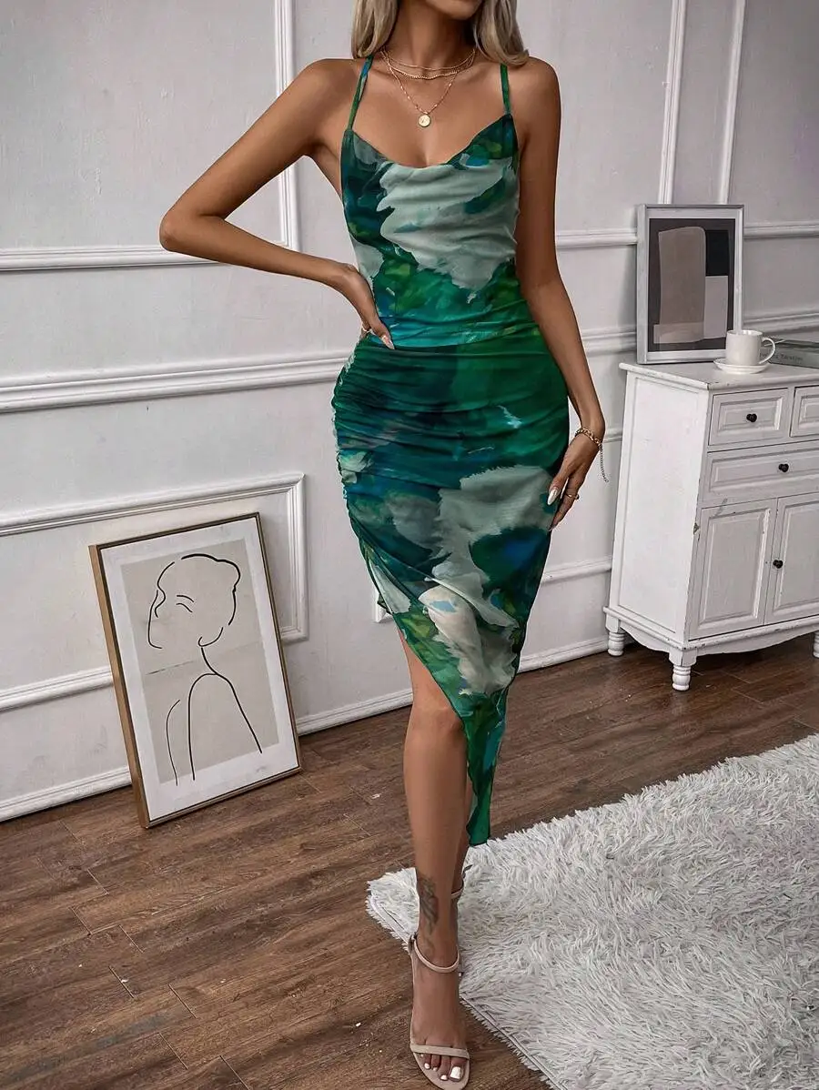 Женское зеленое атласное платье с абстрактным принтом, драпировкой и высоким разрезом
Женское зеленое атласное платье с абстрактным принтом, драпировкой и высоким разрезом