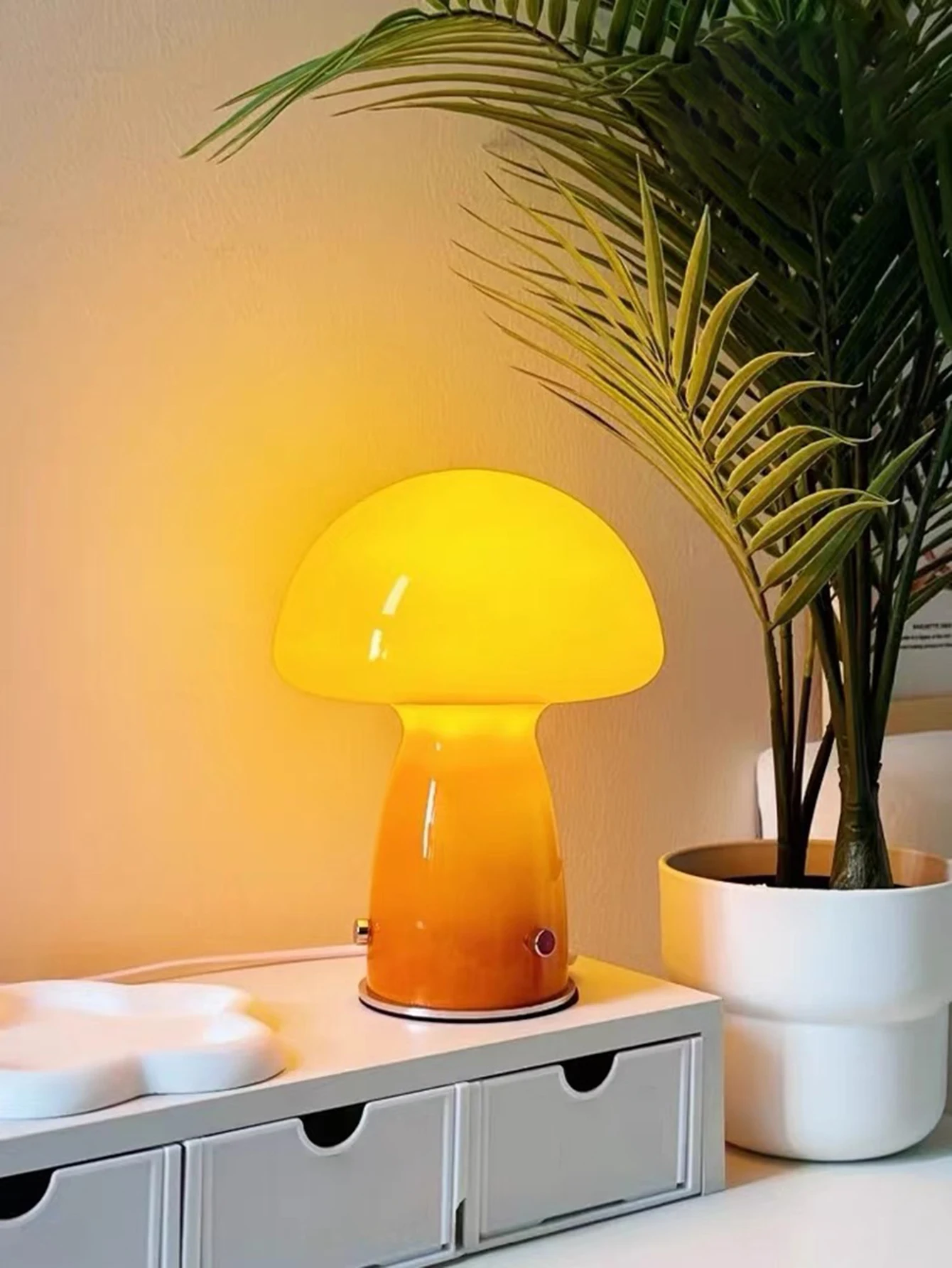 Tri-colour USB plug corded modern LED mushroom light for camping, dining, bedside home décor ambient lighting
Tri-colour USB plug corded modern LED mushroom light for camping, dining, bedside home décor ambient lighting