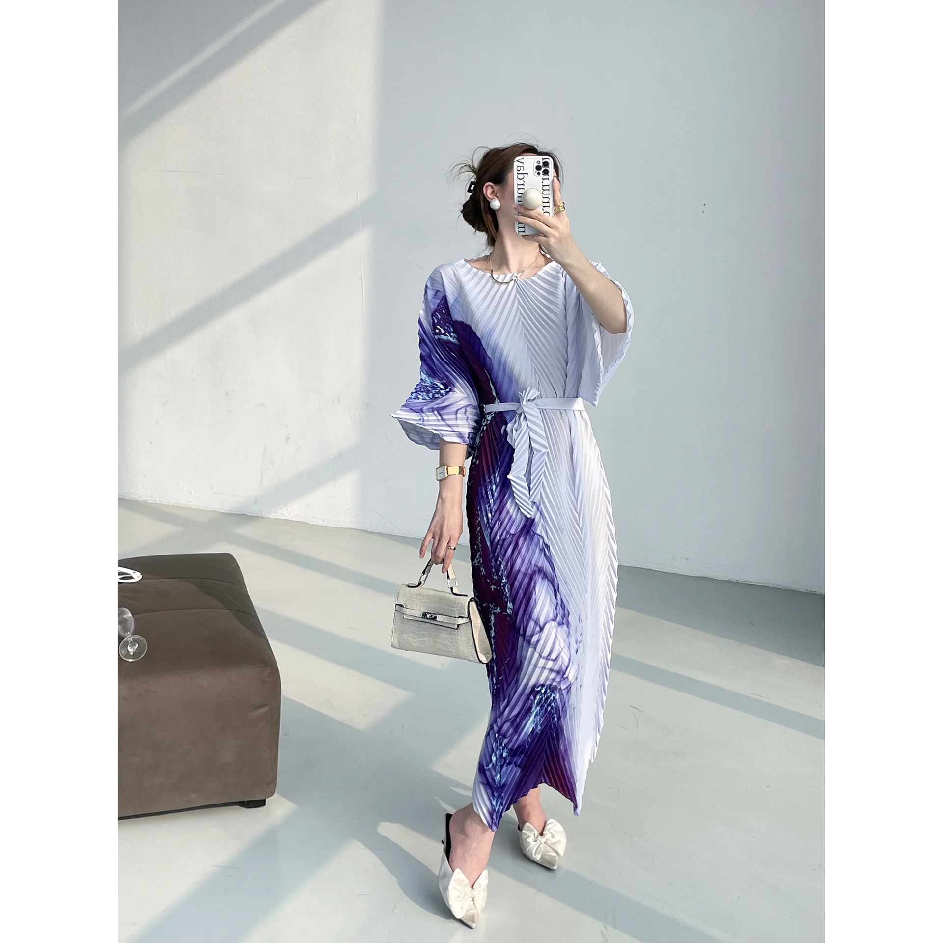 Women's summer dress Miyake Pleated Fashion temperament gradient color round neck lace-up dresses
Women's summer dress Miyake Pleated Fashion temperament gradient color round neck lace-up dresses