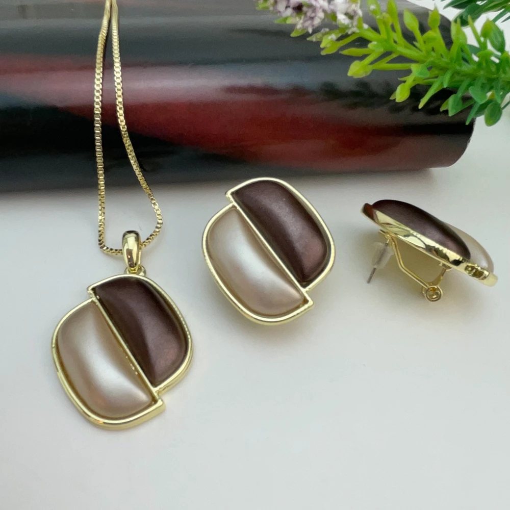 Latest Golden Colorful Stone Pendant Earrings Dubai Luxury Trendy Jewelry Set for Ladies and Women Earrings Set KY25113
Latest Golden Colorful Stone Pendant Earrings Dubai Luxury Trendy Jewelry Set for Ladies and Women Earrings Set KY25113