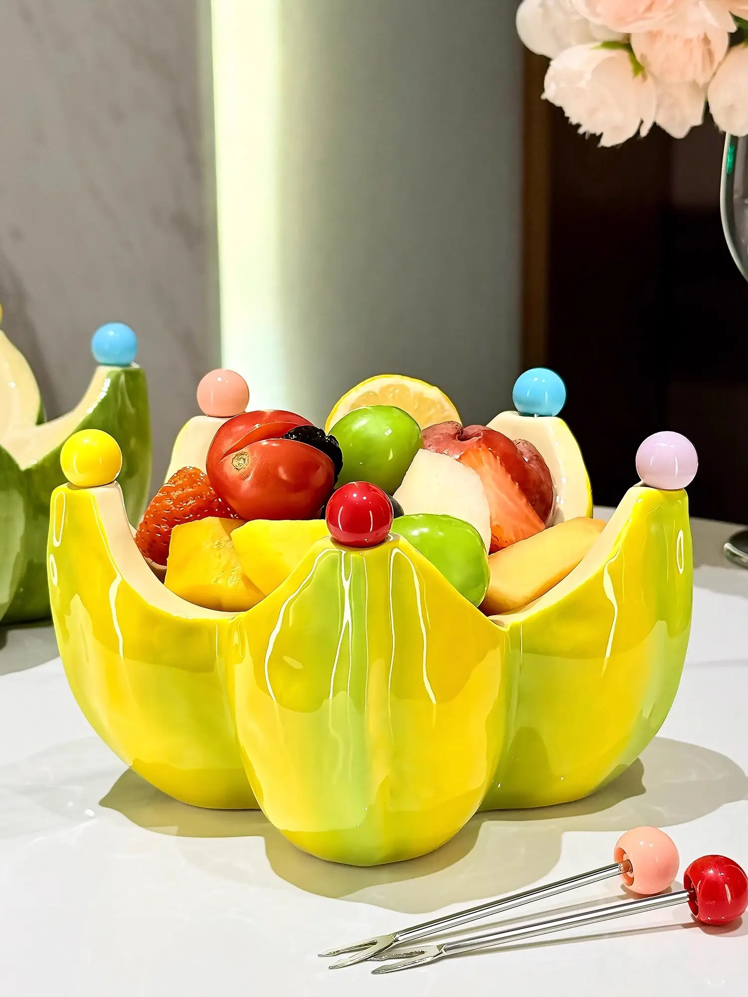 CL star fruit plate household living room coffee table stainless steel fruit fork set creative ceramic fruit plate ornament
CL star fruit plate household living room coffee table stainless steel fruit fork set creative ceramic fruit plate ornament
