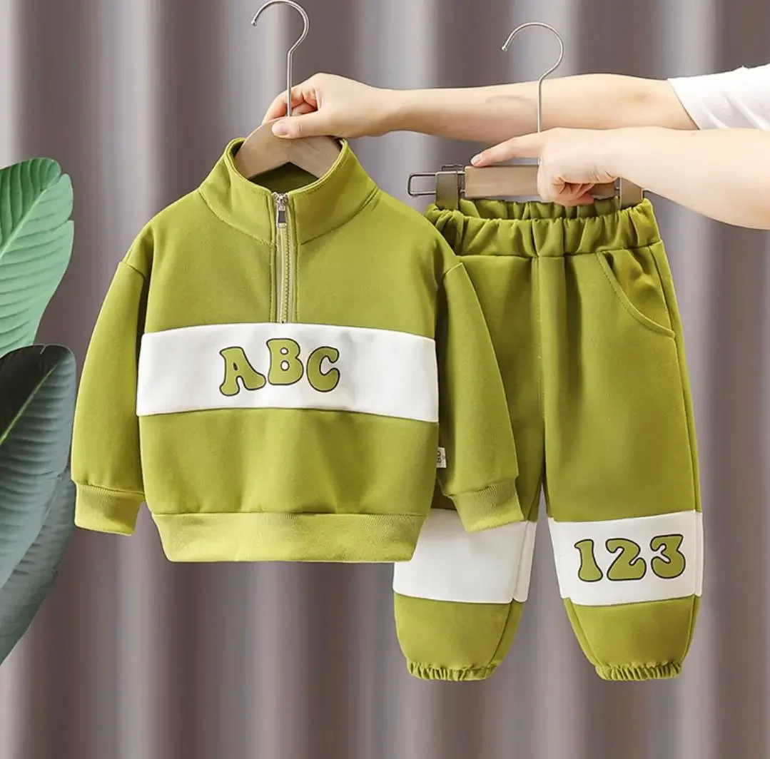 Spring Autumn Kids Tracksuits 1 To 2 Years Clothes for Baby Patchwork Letters Half-zip Sweatshirt And Pants Toddler Boys Sets
Spring Autumn Kids Tracksuits 1 To 2 Years Clothes for Baby Patchwork Letters Half-zip Sweatshirt And Pants Toddler Boys Sets