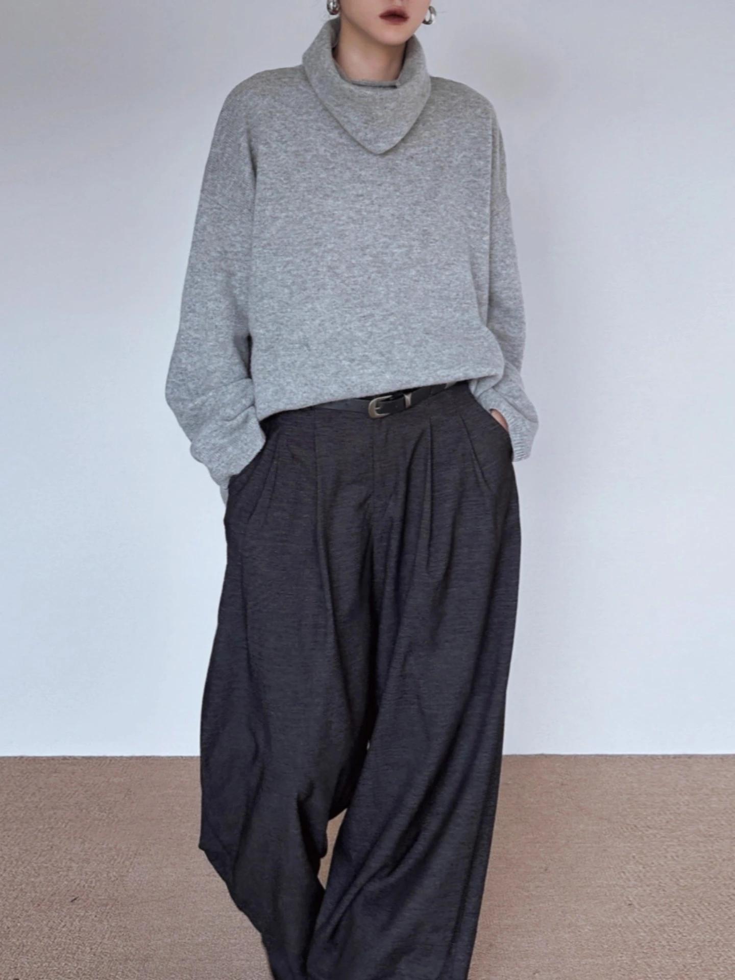 Свободный женский вязаный шерстяной свитер на осень-зиму: повседневный, теплый, с капюшоном, комфортный, универсальный топ для женщин
Свободный женский вязаный шерстяной свитер на осень-зиму: повседневный, теплый, с капюшоном, комфортный, универсальный топ для женщин