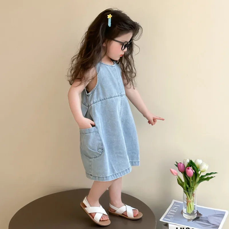 Girls Denim Vest Dress Summer New Style Children Sleeveless Large Pocket A-Line Dress
Girls Denim Vest Dress Summer New Style Children Sleeveless Large Pocket A-Line Dress