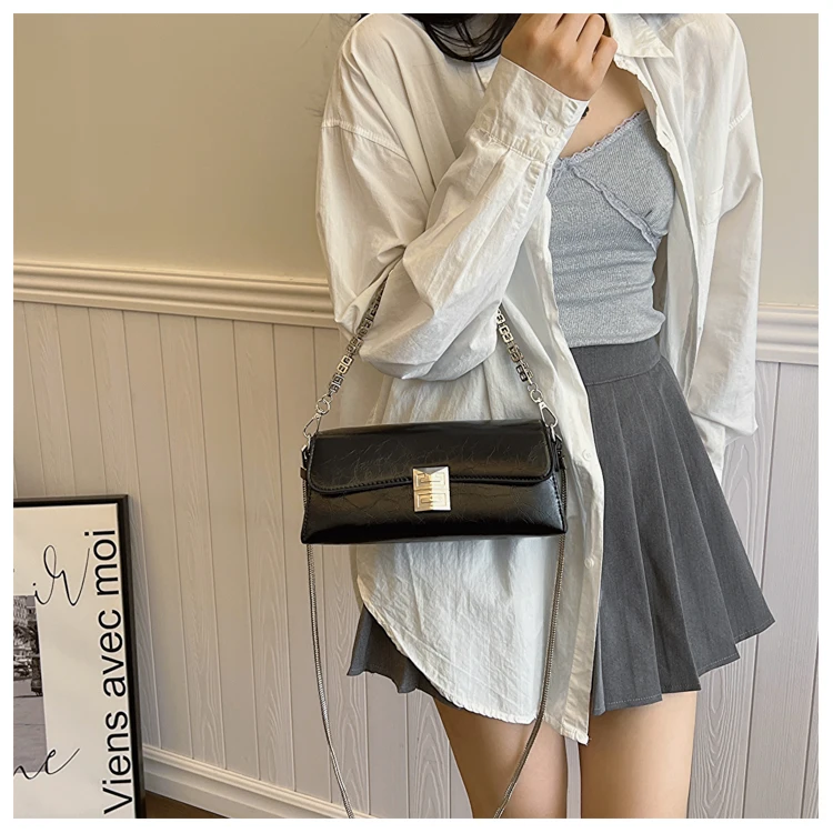 Fashionable Crossbody-Bag in Genuine Leather for Ladies, Classic Shoulder Bag By Famous Designer, Elegant Handbags
Fashionable Crossbody-Bag in Genuine Leather for Ladies, Classic Shoulder Bag By Famous Designer, Elegant Handbags
